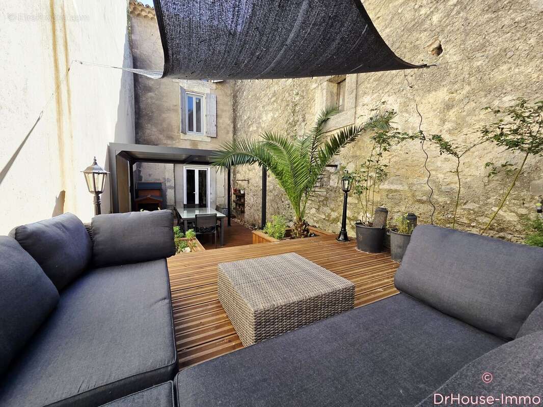 Maison à NISSAN-LEZ-ENSERUNE