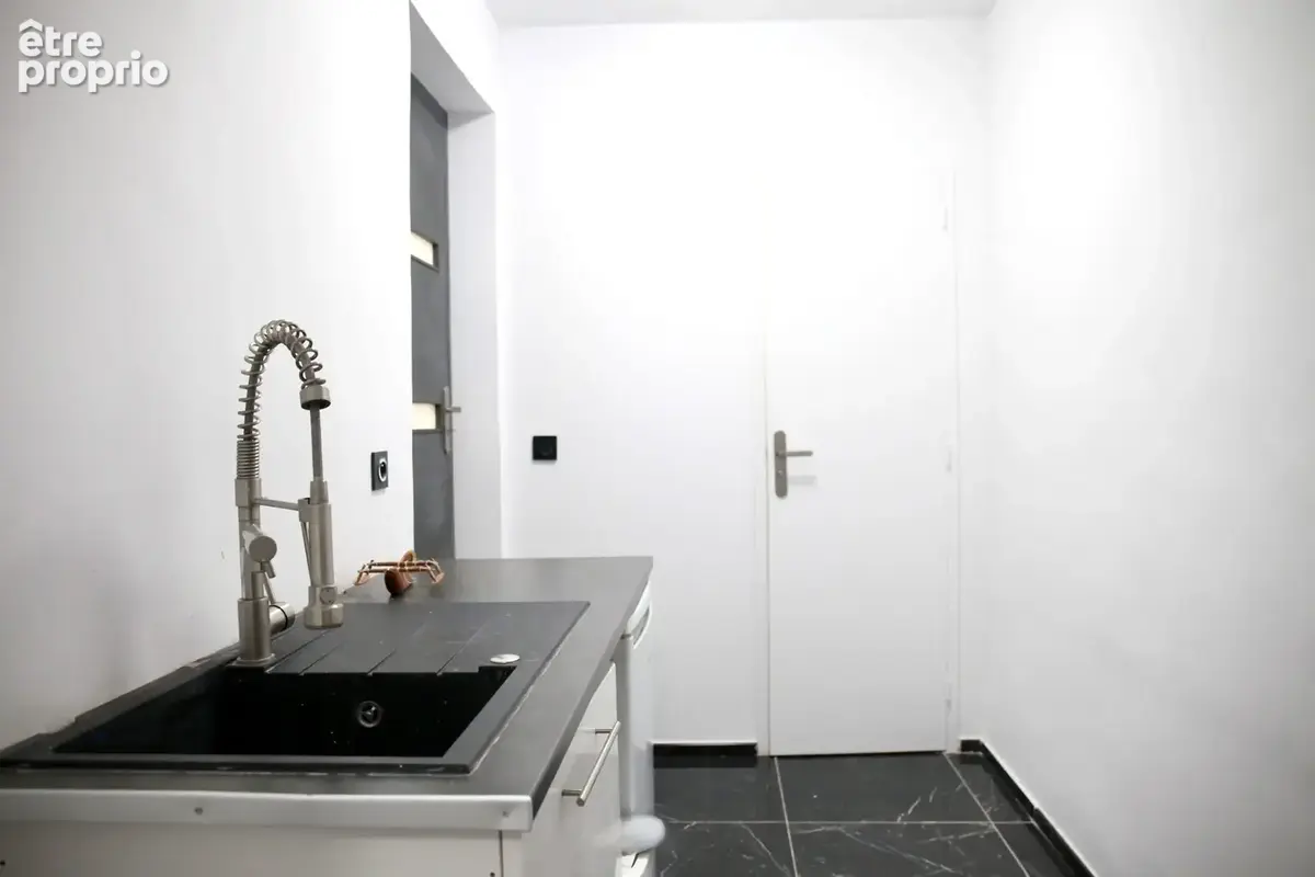 Commerce 76 m² à vendre à Marseille-6e (13006) - photo 3