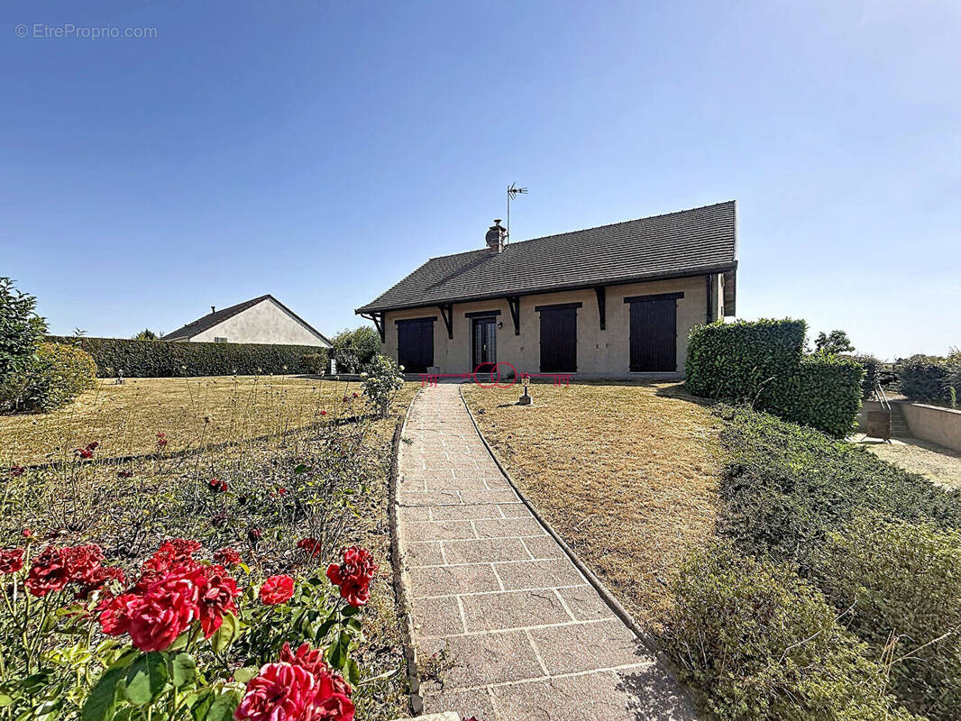 Maison à LA NEUVILLE-AU-PONT