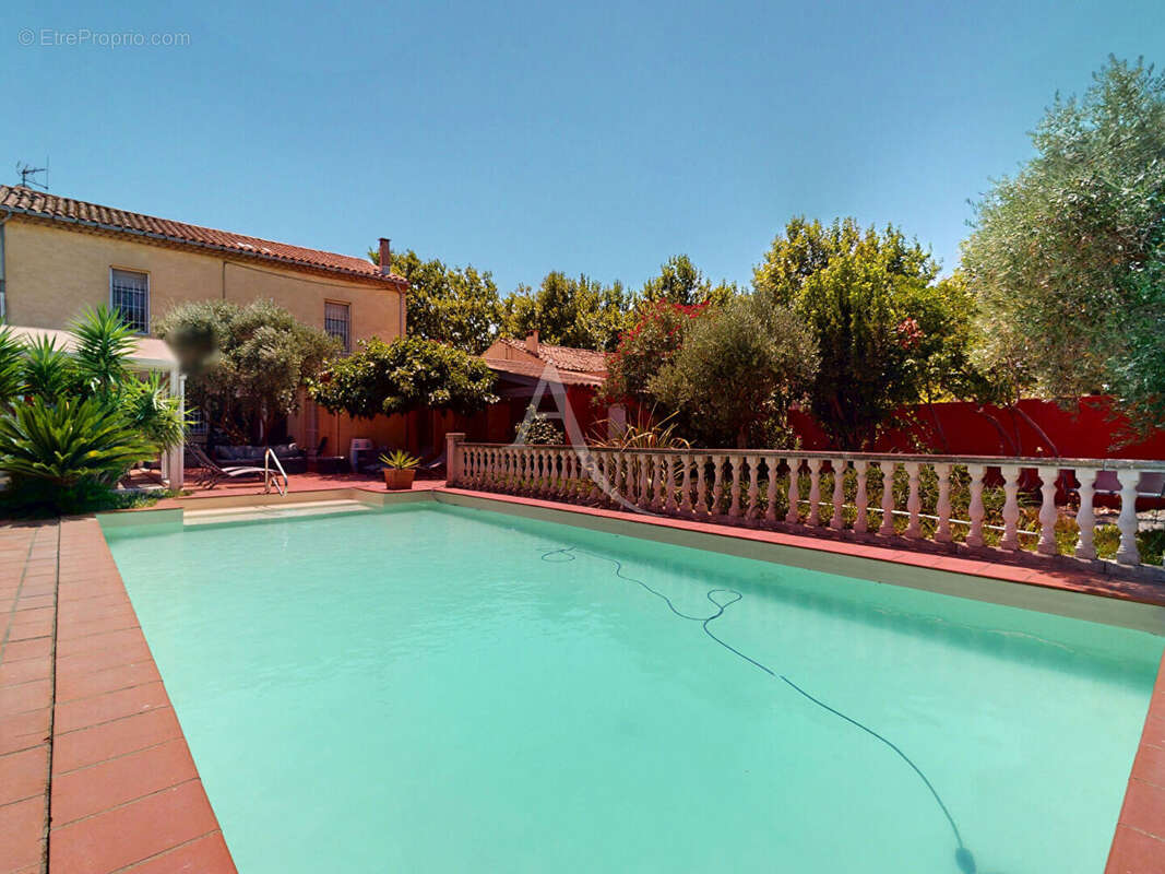 Belle bâtisse en pierre avec jardin et garage - photo 17