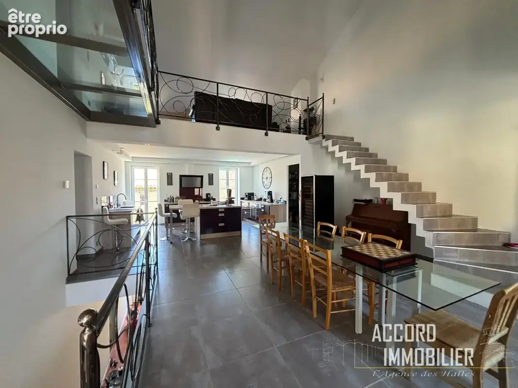 Puisserguier!! Superbe maison de 278 m2 avec piscine et  appartement T3  indépendant - photo 2