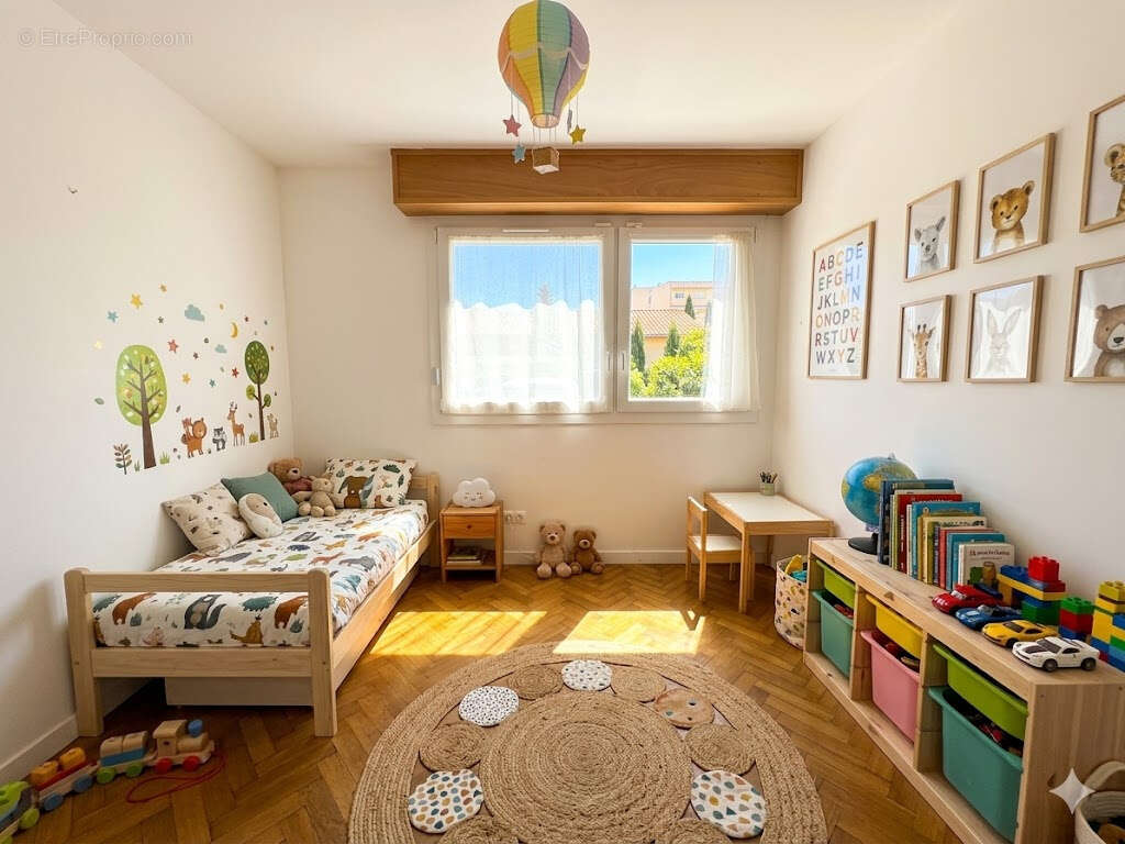 AIX EN PROVENCE, centre-ville, appartement 4 pièces de 98 m2 avec terrasse, cave et parking. - photo 7