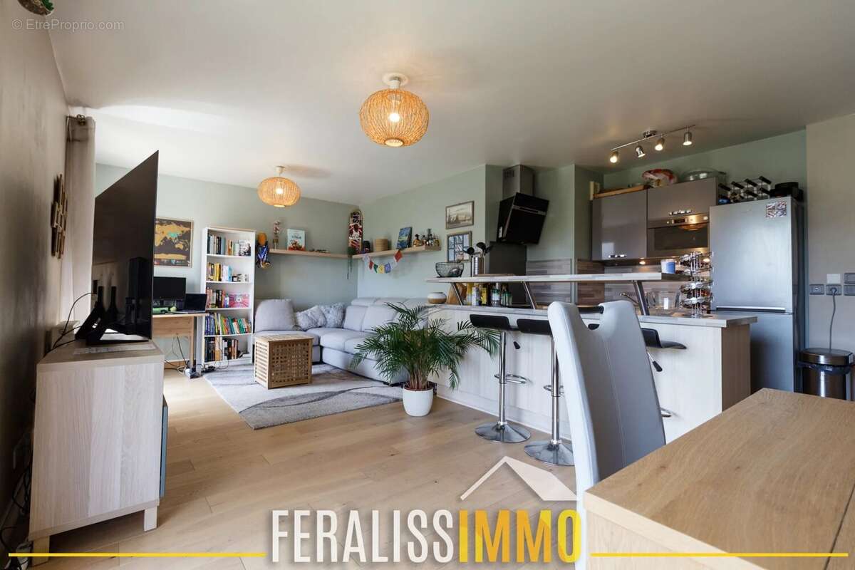 Grand F2 avec extérieur dans immeuble de 2009 ! - photo 3