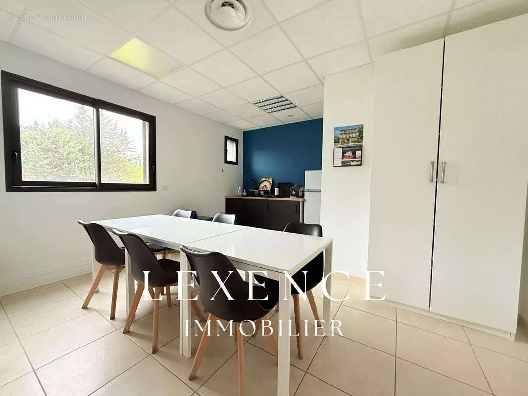 Commerce à EGUILLES