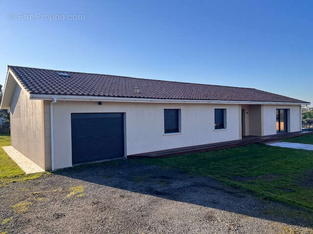 Maison à AMBARES-ET-LAGRAVE