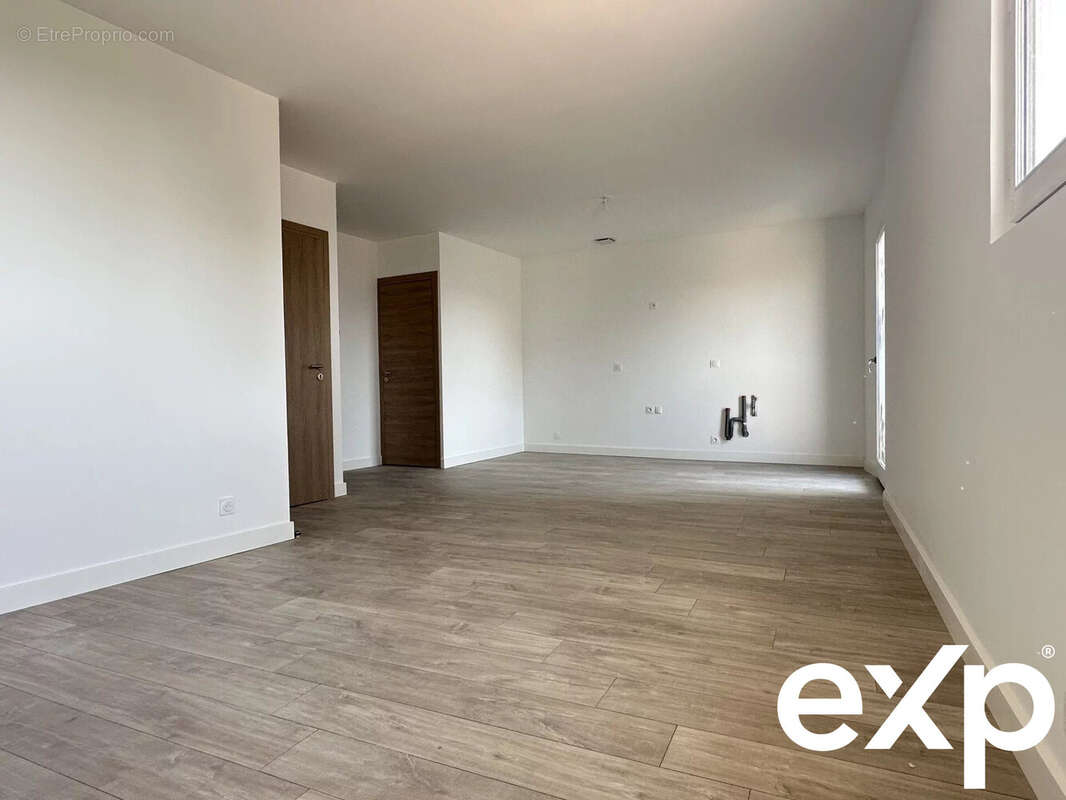 Appartement à SAINT-JEAN-D'ANGELY