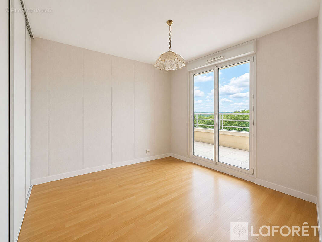 Charbonnière- Superbe appartement Toit Terrasse T5 - photo 8