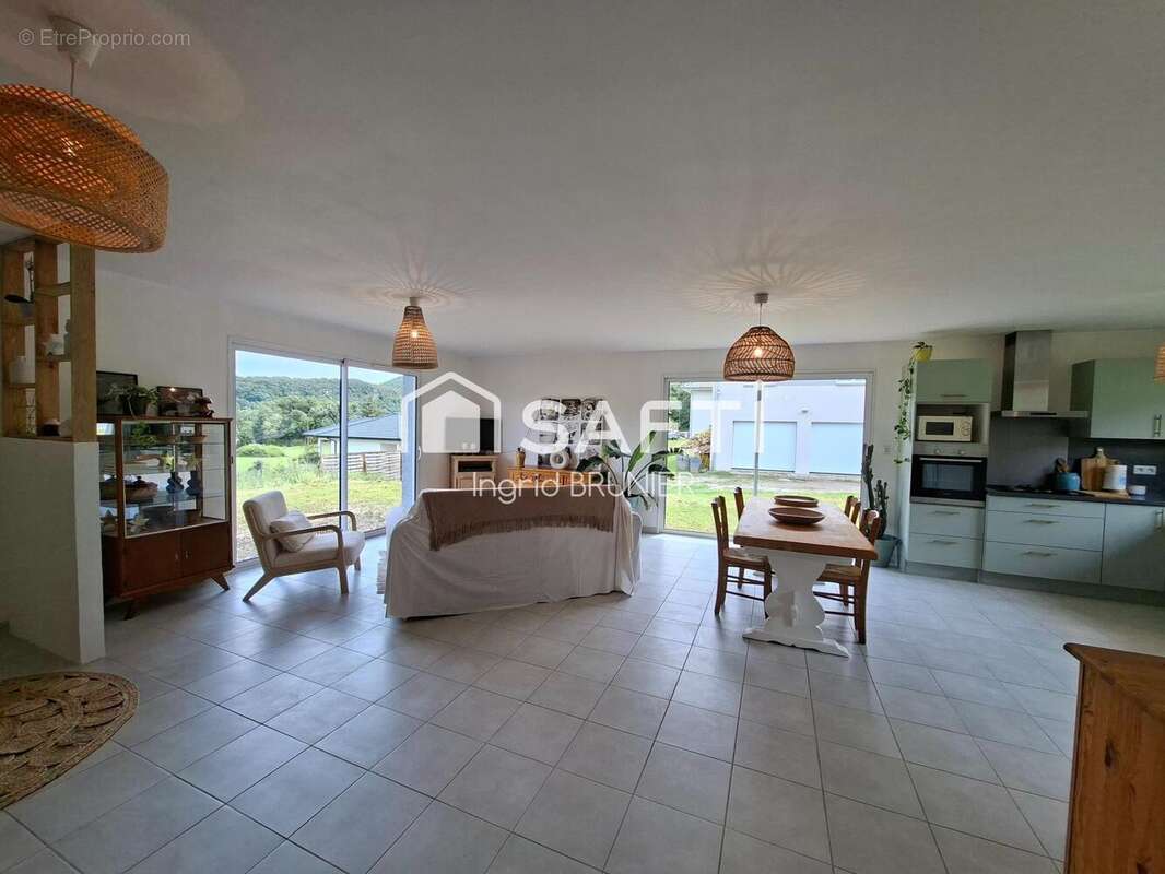Maison 85 m² à Saint-Pierre-De-Curtille  - photo 2