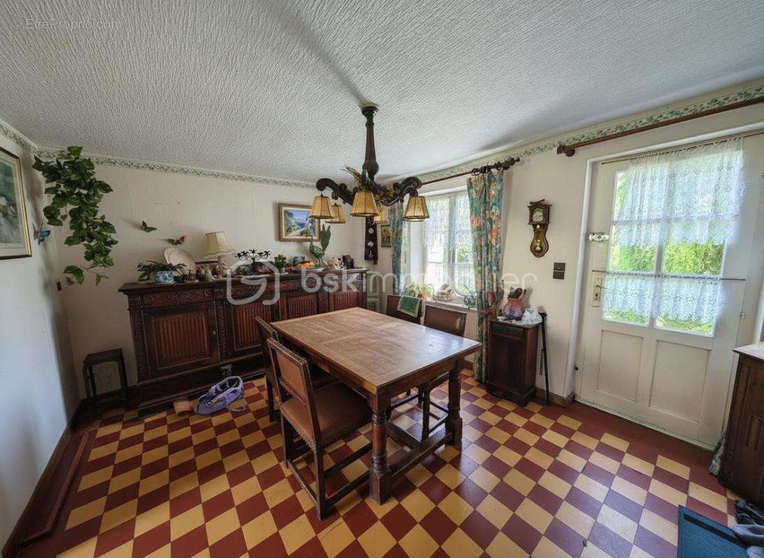 Maison ancienne en pierre de 130 m² avec dépendances sur 2 830 m² de terrain - photo 2