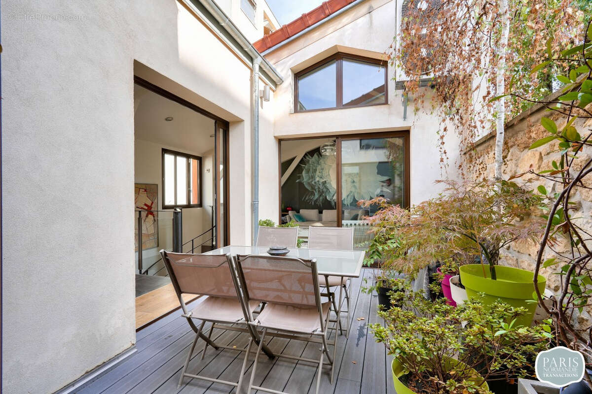 Maison à COURBEVOIE