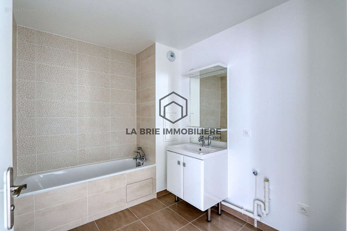 Appartement à EMERAINVILLE