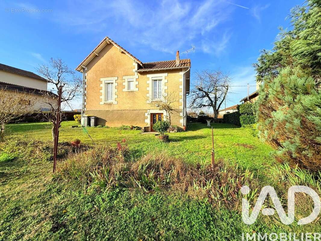 Photo 2 - Maison à AVAILLES-LIMOUZINE