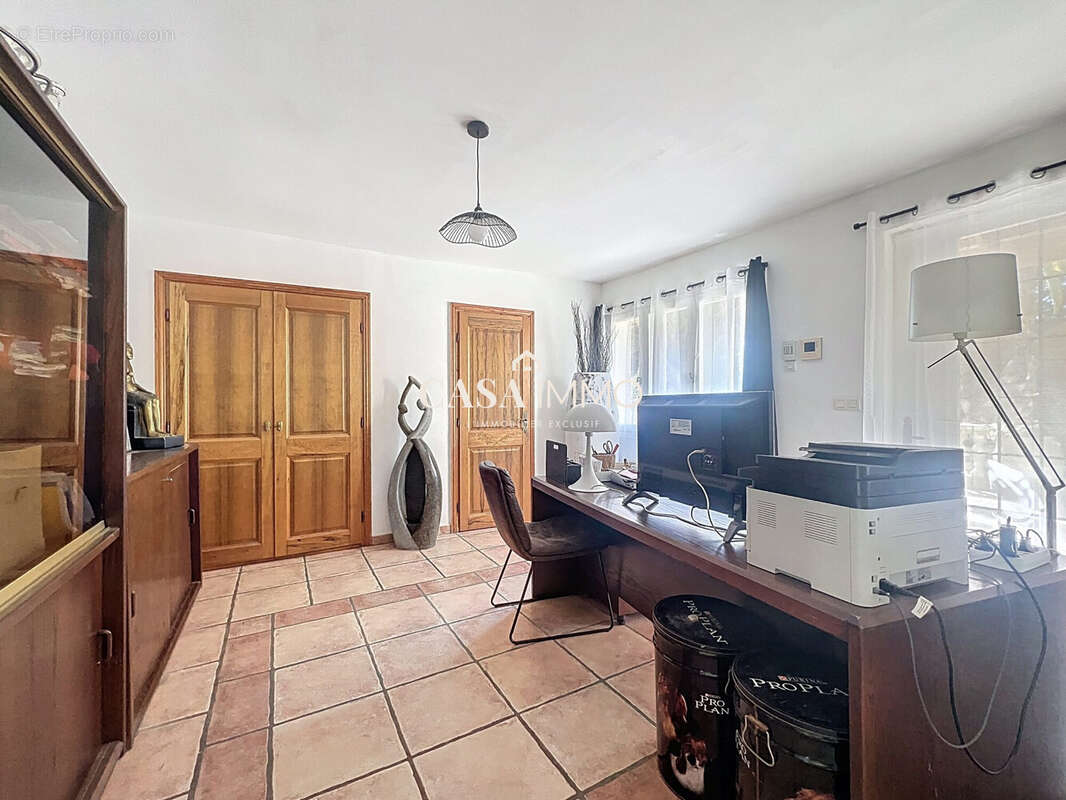 Maison 455 m² à Hyeres  - photo 8