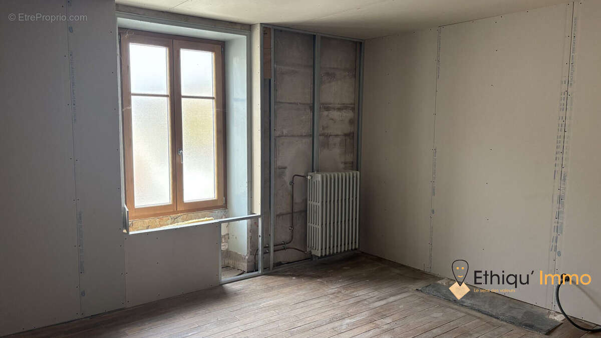 Maison à VILLE-SUR-TERRE