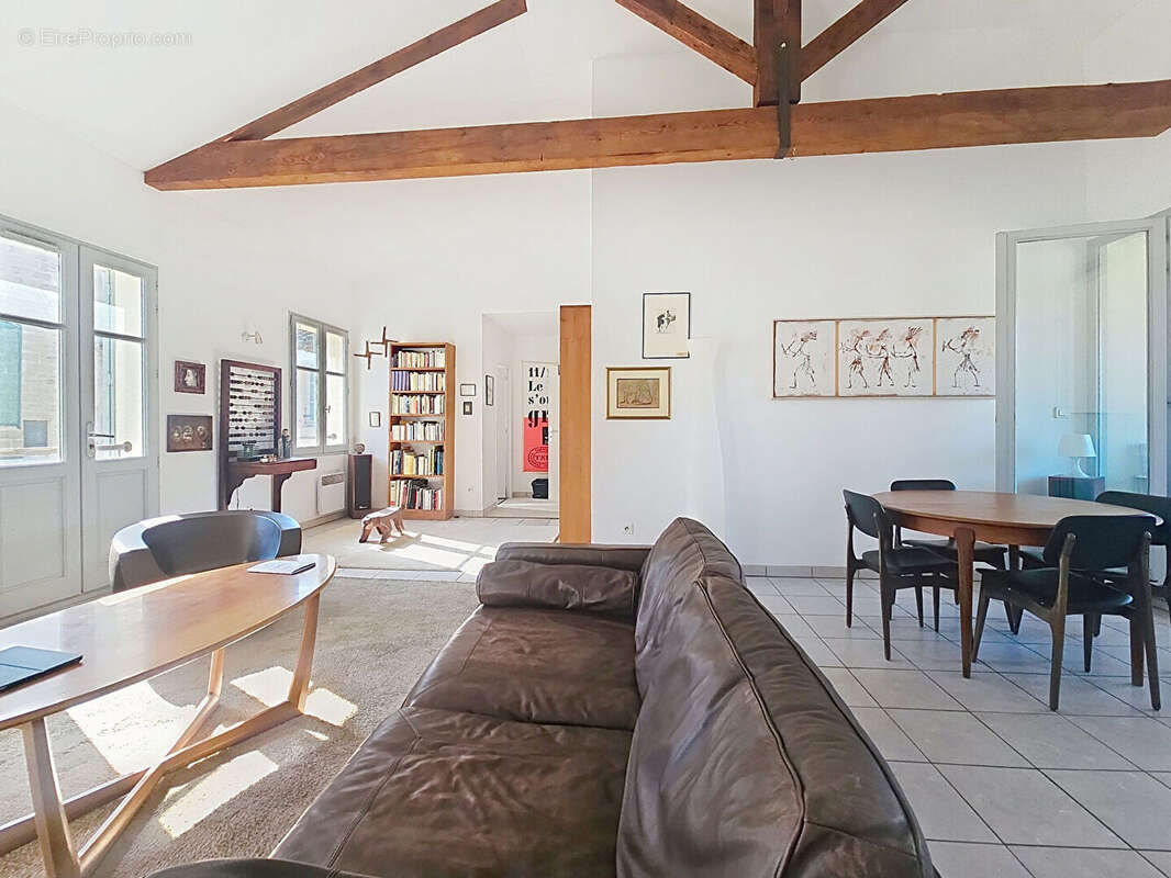 Appartement à VILLENEUVE-LES-AVIGNON
