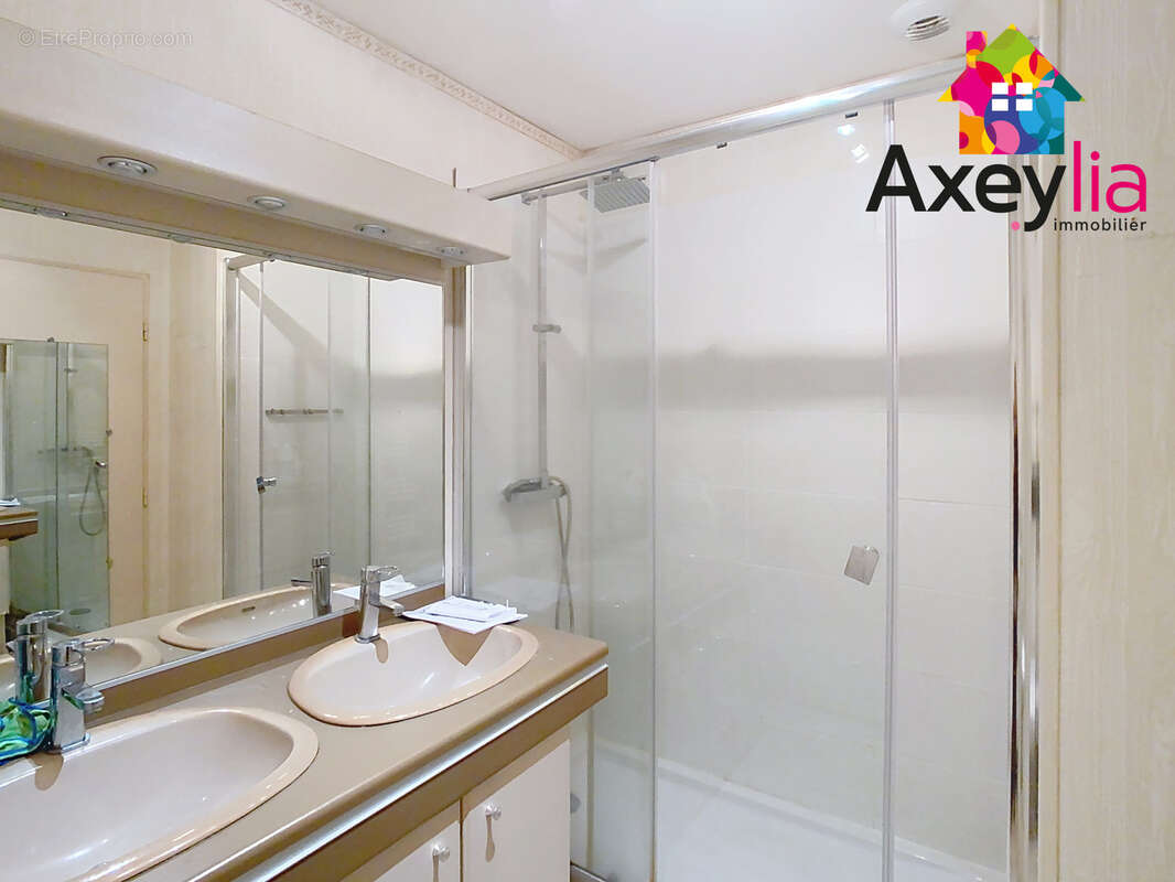 Maison à COMMELLE-VERNAY