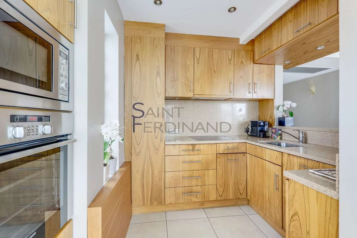 Appartement à NEUILLY-SUR-SEINE