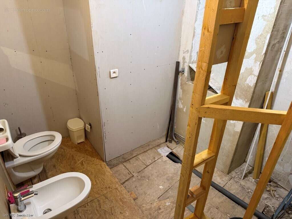 Belle Maison Sur Un Parc de 4843m² Avec Piscine - photo 17