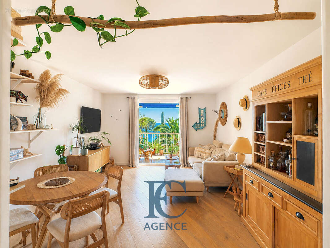 Appartement à SAINT-CYR-SUR-MER