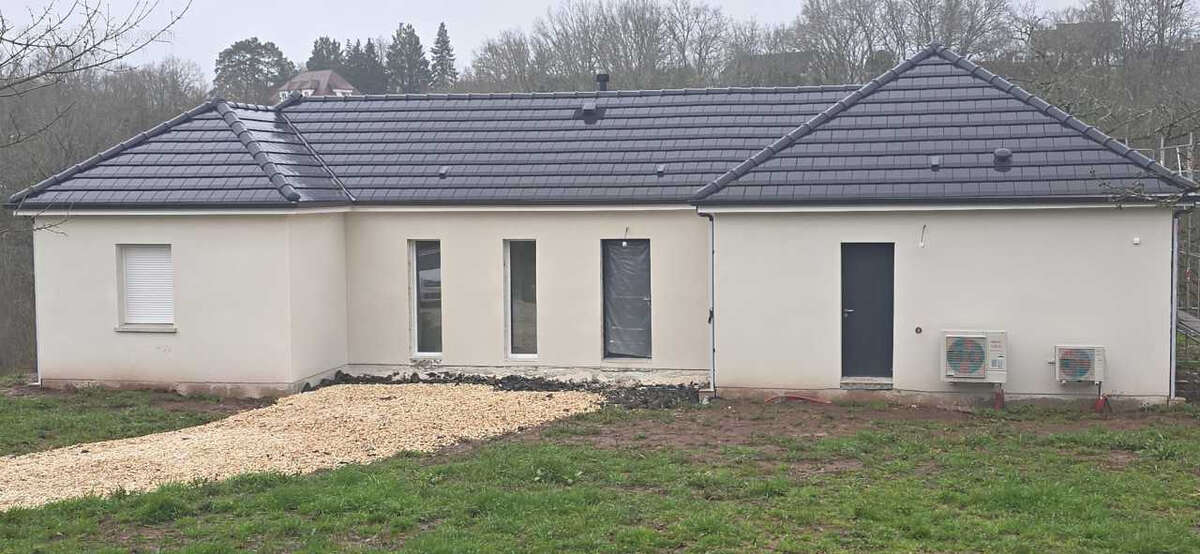 Maison à OBJAT