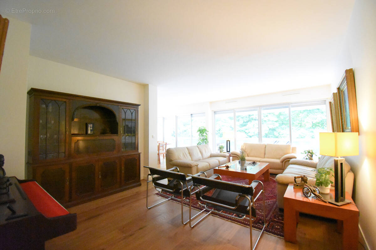 Appartement à VILLE-D'AVRAY