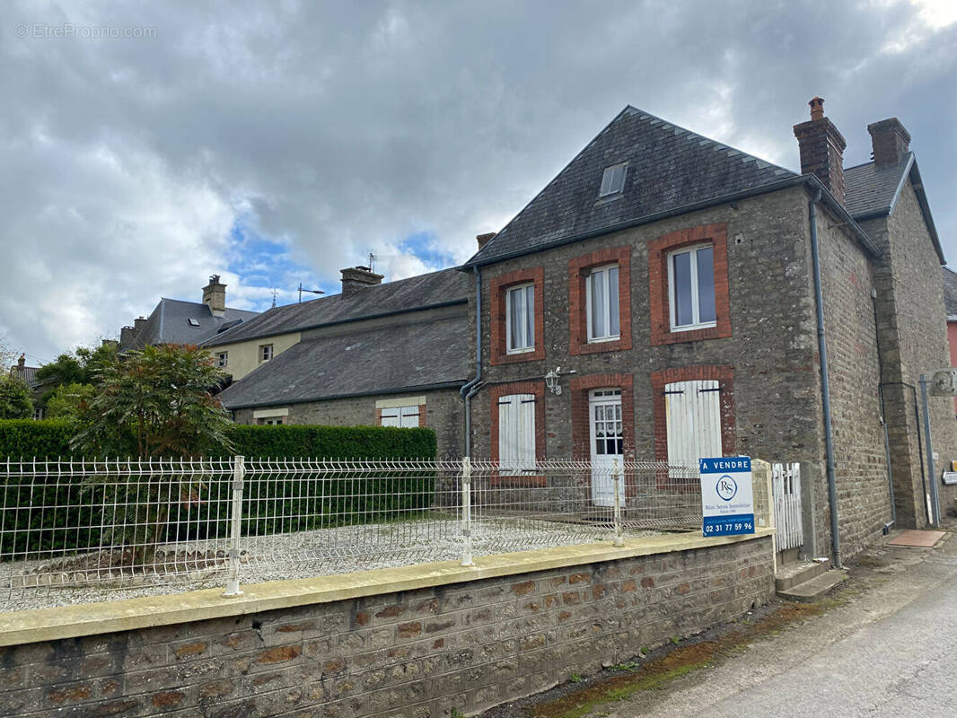 Maison à MONTCHAUVET