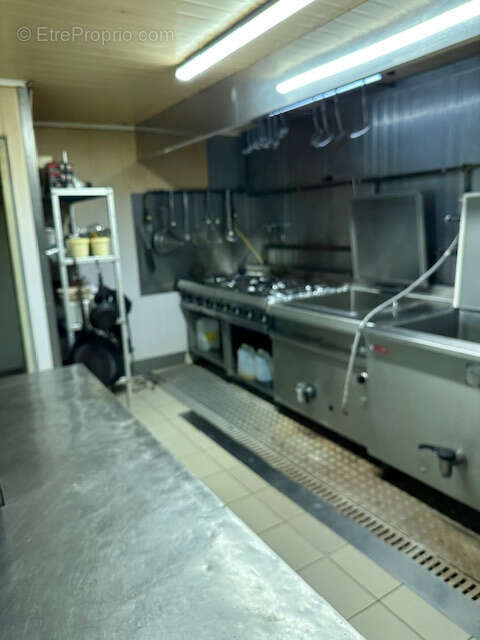 Commerce à LA CHAPELLE-DE-GUINCHAY