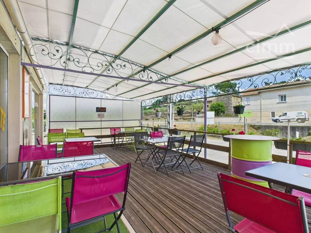 Commerce à LES MAGES