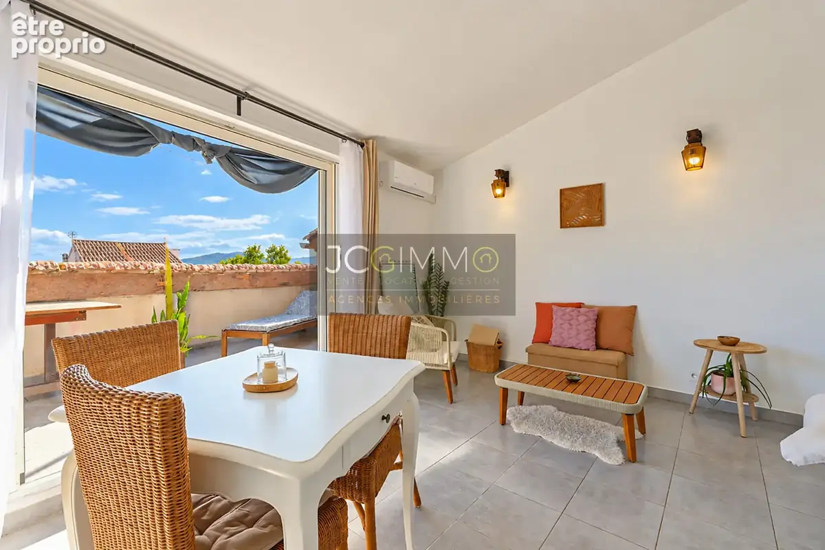 Appartement T2 de 32,78m2 loi carrez entièrement rénové avec terrasse tropézienne ! - photo 2