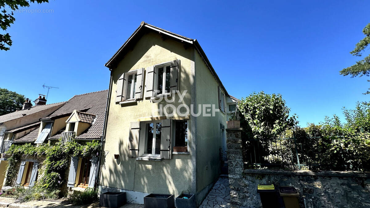 Maison à BRIIS-SOUS-FORGES