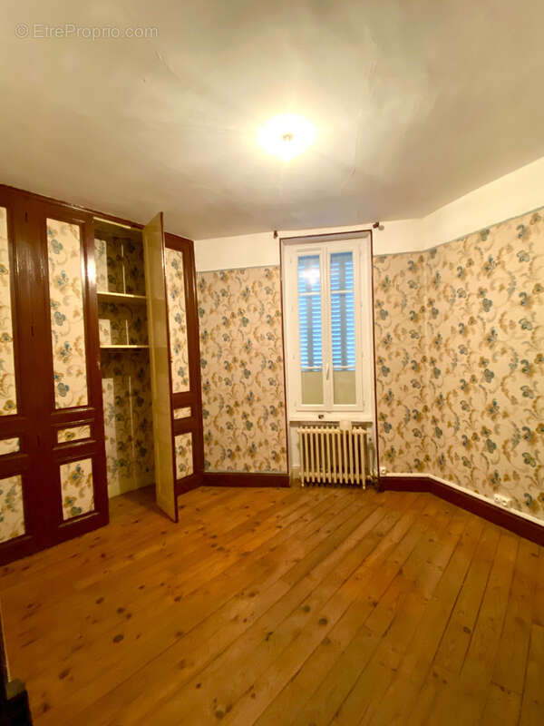 Maison à LE MAYET-DE-MONTAGNE