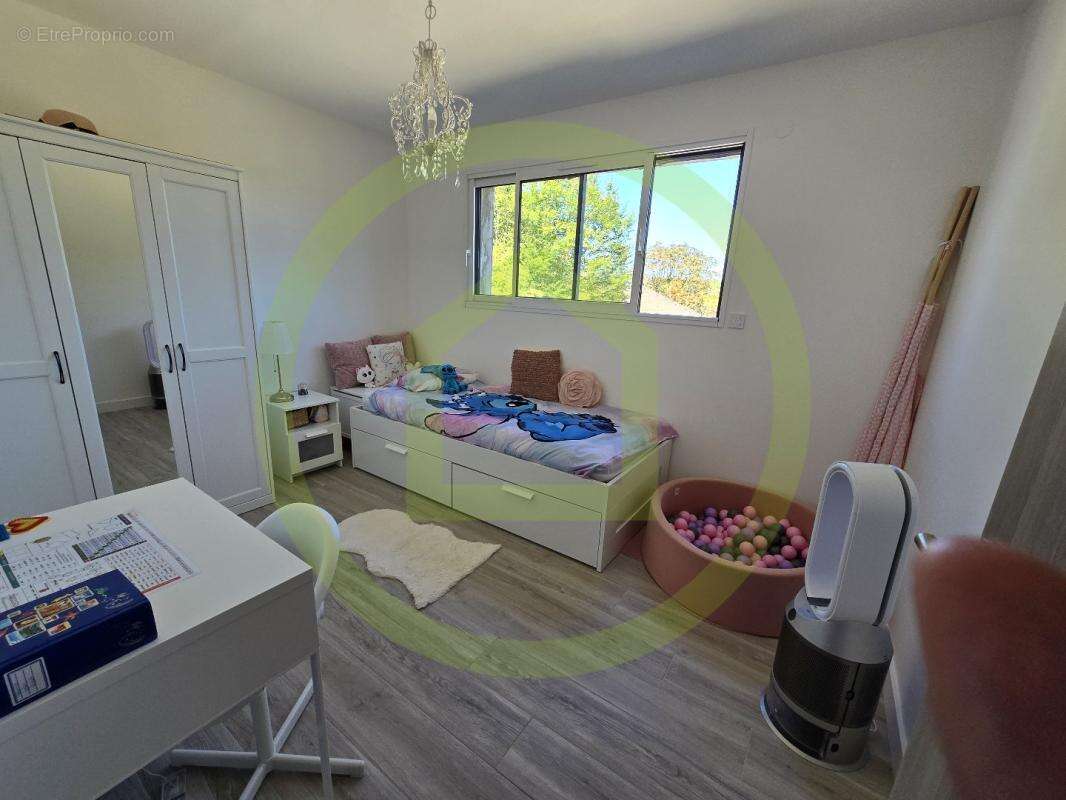 Maison à SAINT-PRYVE-SAINT-MESMIN