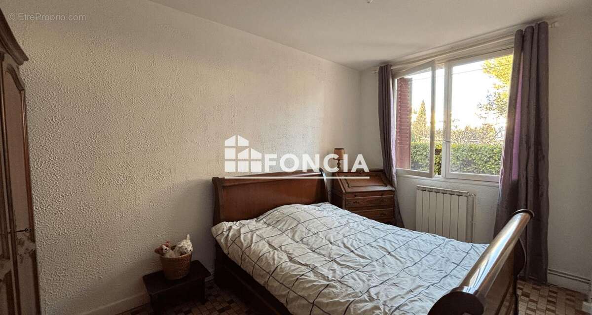 Appartement à BAGNOLS-SUR-CEZE