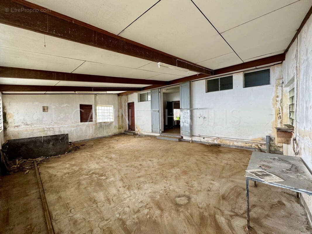 Commerce à SAINT-LEU