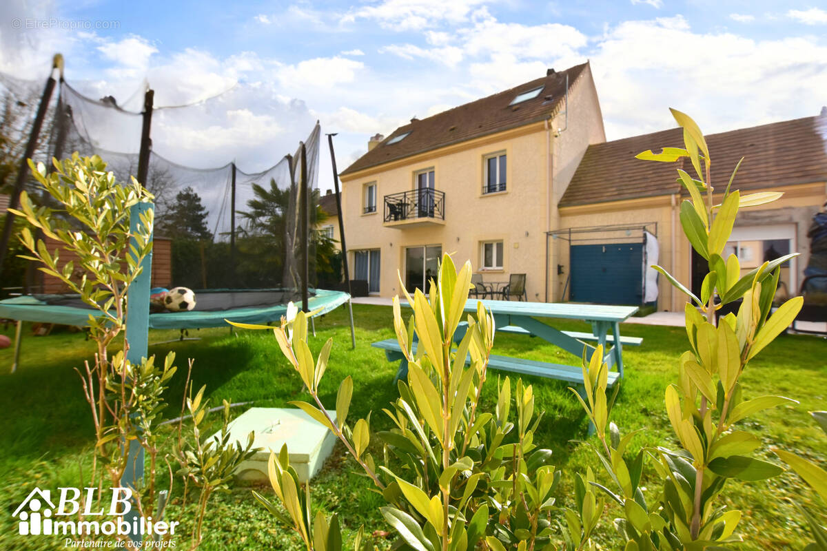Maison à LES ESSARTS-LE-ROI