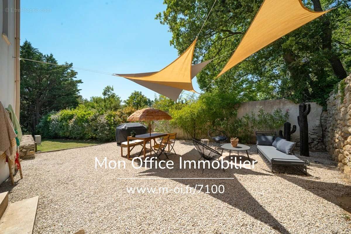 Référence : 7100-NGU. - Maison 9 pièces - Piscine - village à pied - calme - 276m2 - photo 5