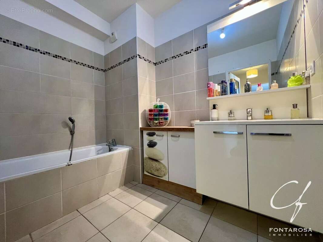 Appartement 4 pièces – Dernier étage avec ascenseur – Garage et stationnement – Secteur Hôpital de Fréjus - photo 8
