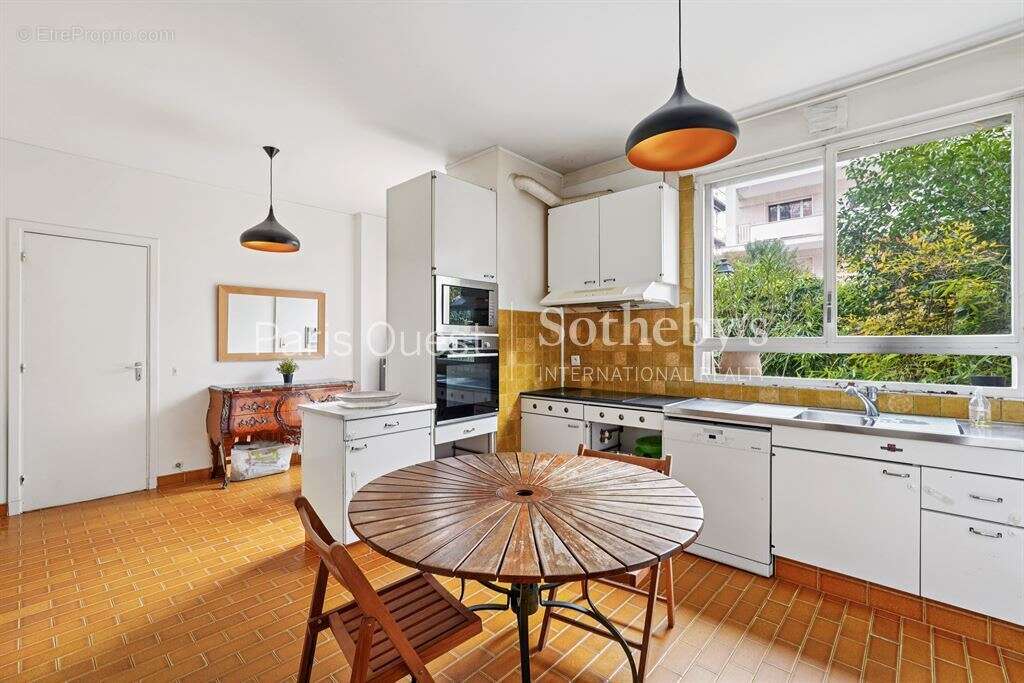 Appartement à NEUILLY-SUR-SEINE