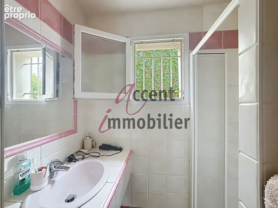 Cabannes, maison principale 180m² avec piscine sécurisée et son local d'activité - photo 7