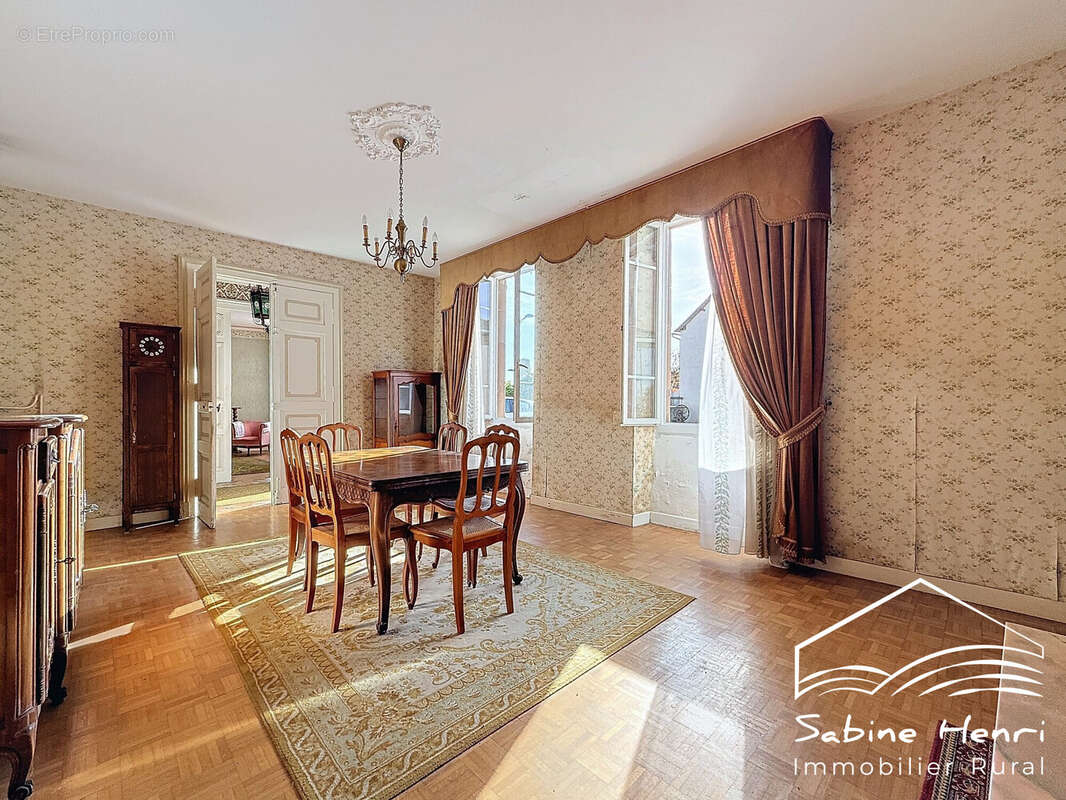 Maison à MIRANDOL-BOURGNOUNAC