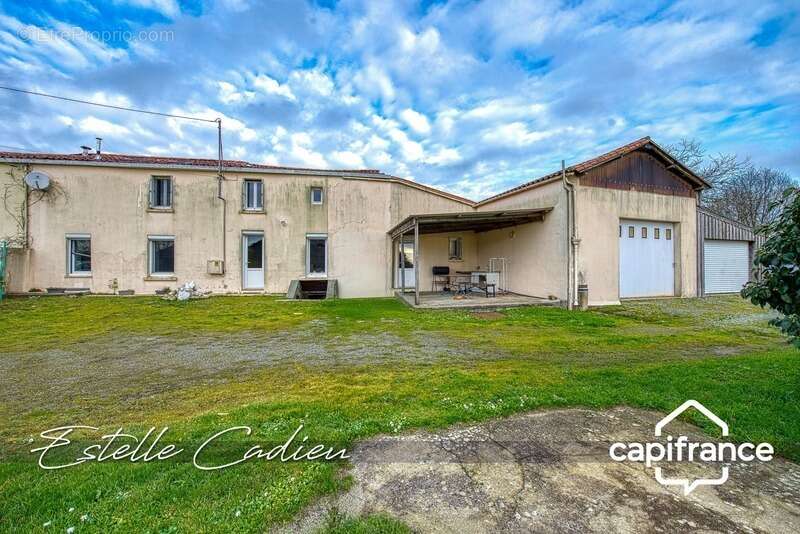 Maison à SAINT-PIERRE-DU-CHEMIN