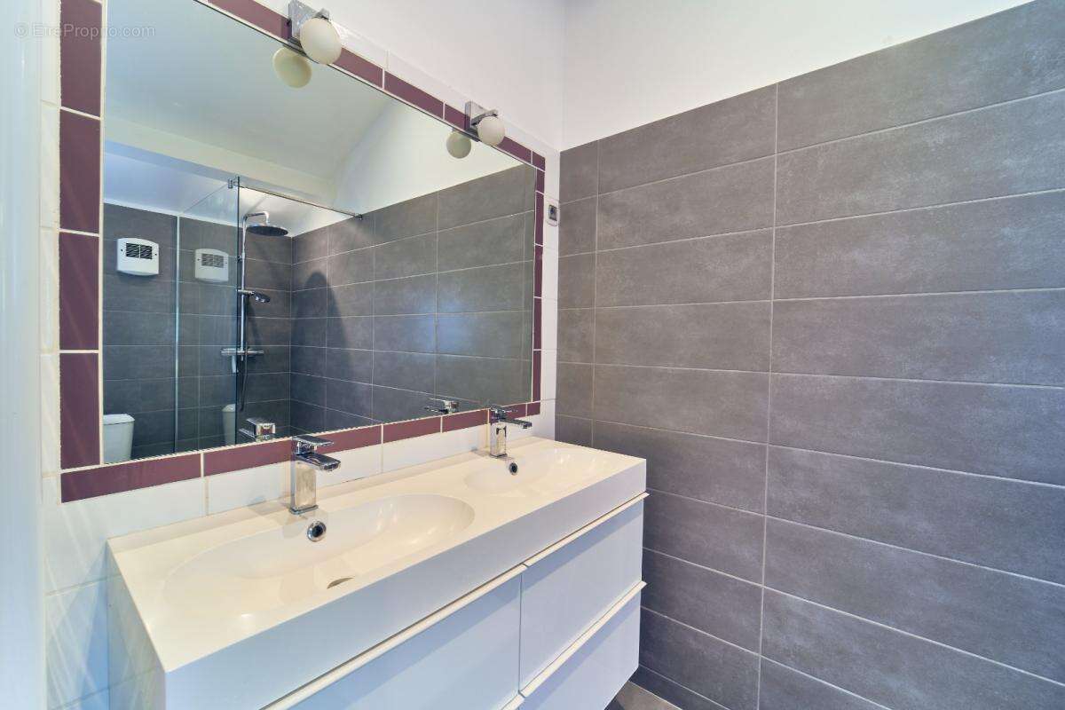 Maison à LE PUY-SAINTE-REPARADE