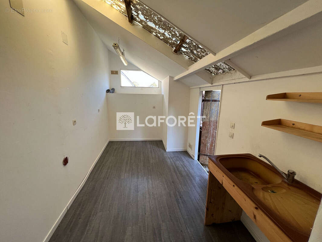 Maison de Bourg avec extérieur. - photo 11