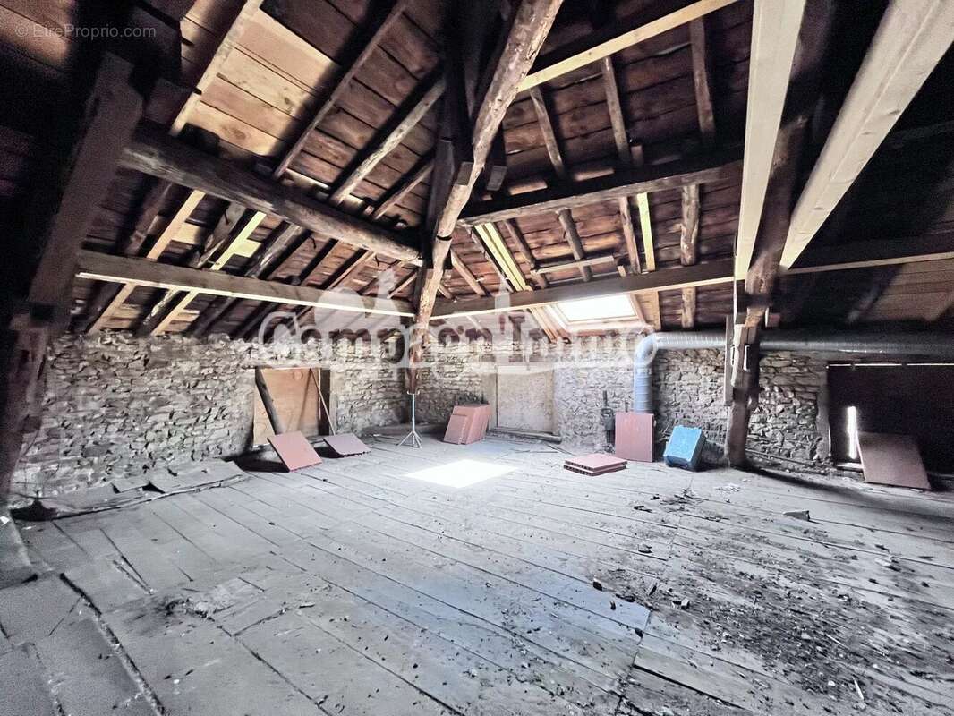 Appartement à PONTCHARRA-SUR-TURDINE