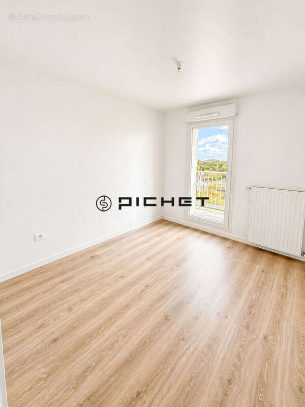 Appartement à BREUILLET