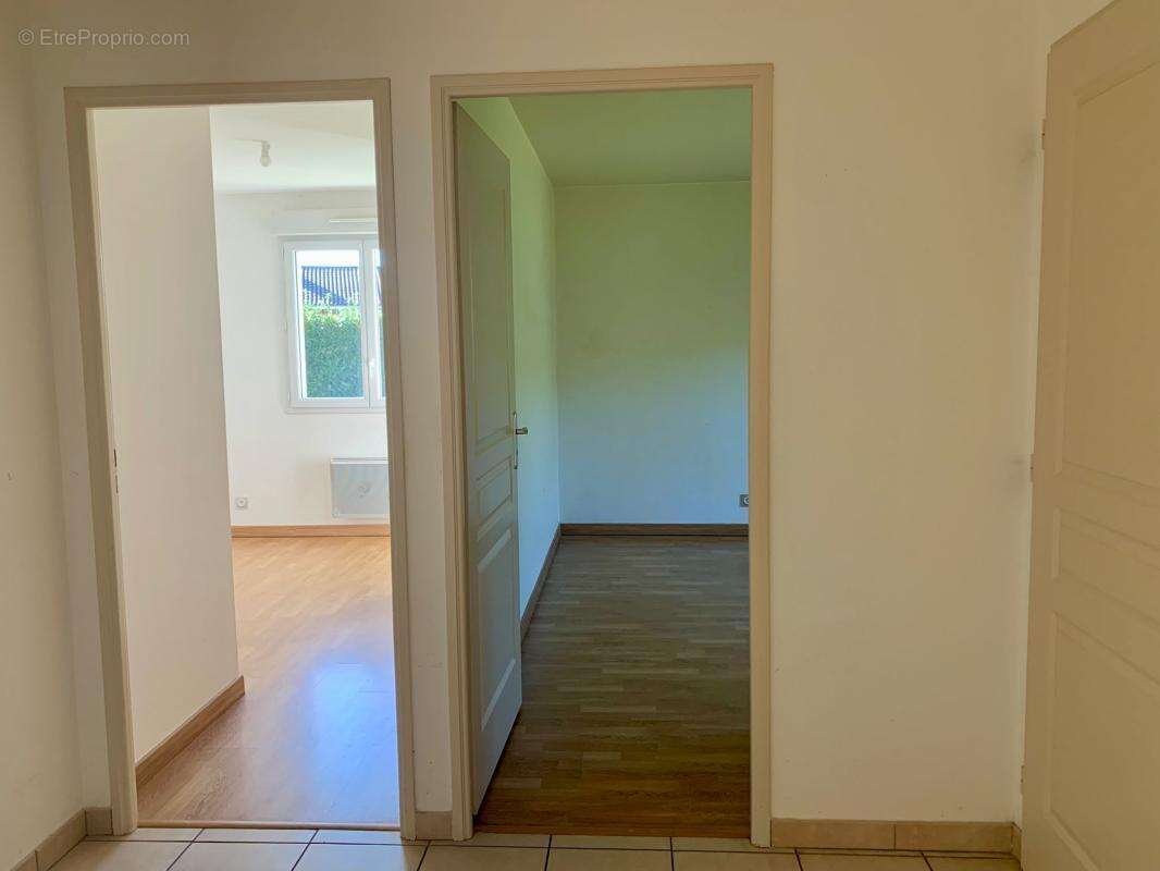 Appartement à CRUZILLES-LES-MEPILLAT