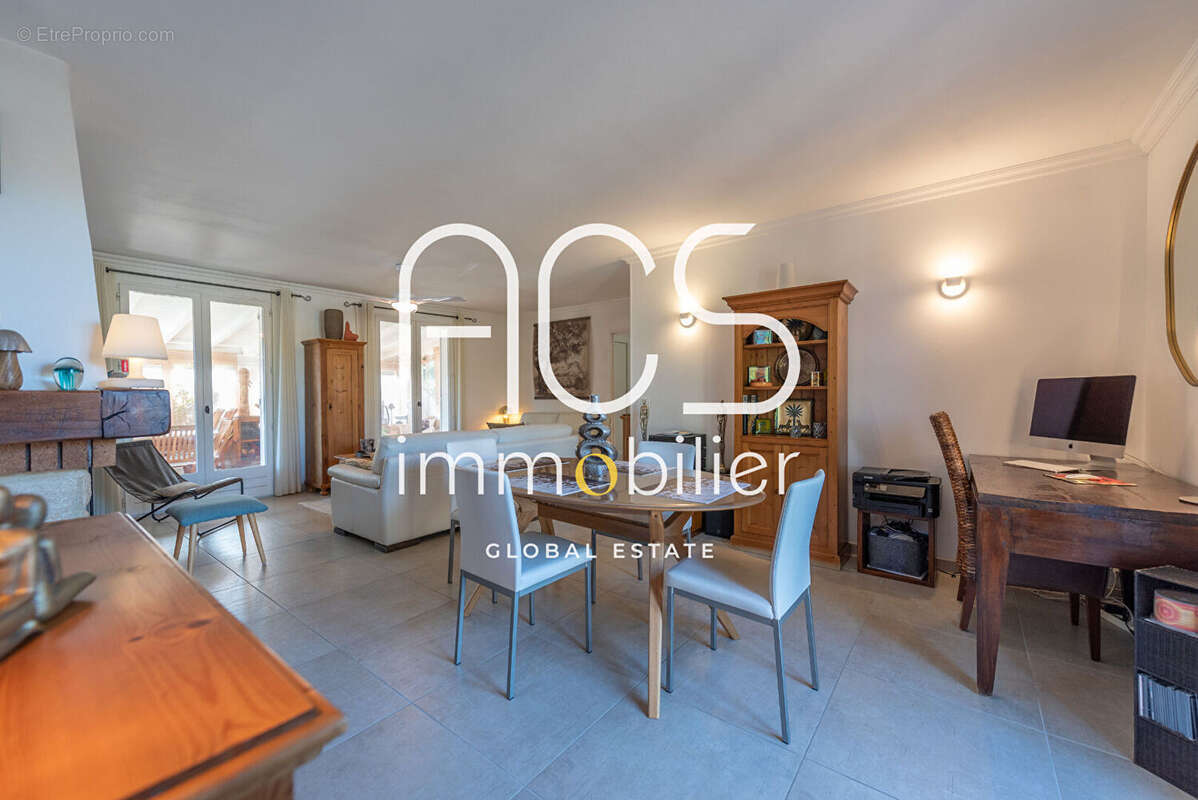 Maison à CHATEAUNEUF-LES-MARTIGUES