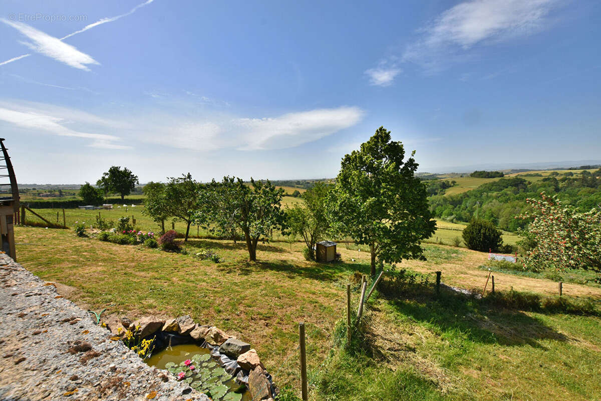 Maison à SAINT-PRIEST-LA-ROCHE