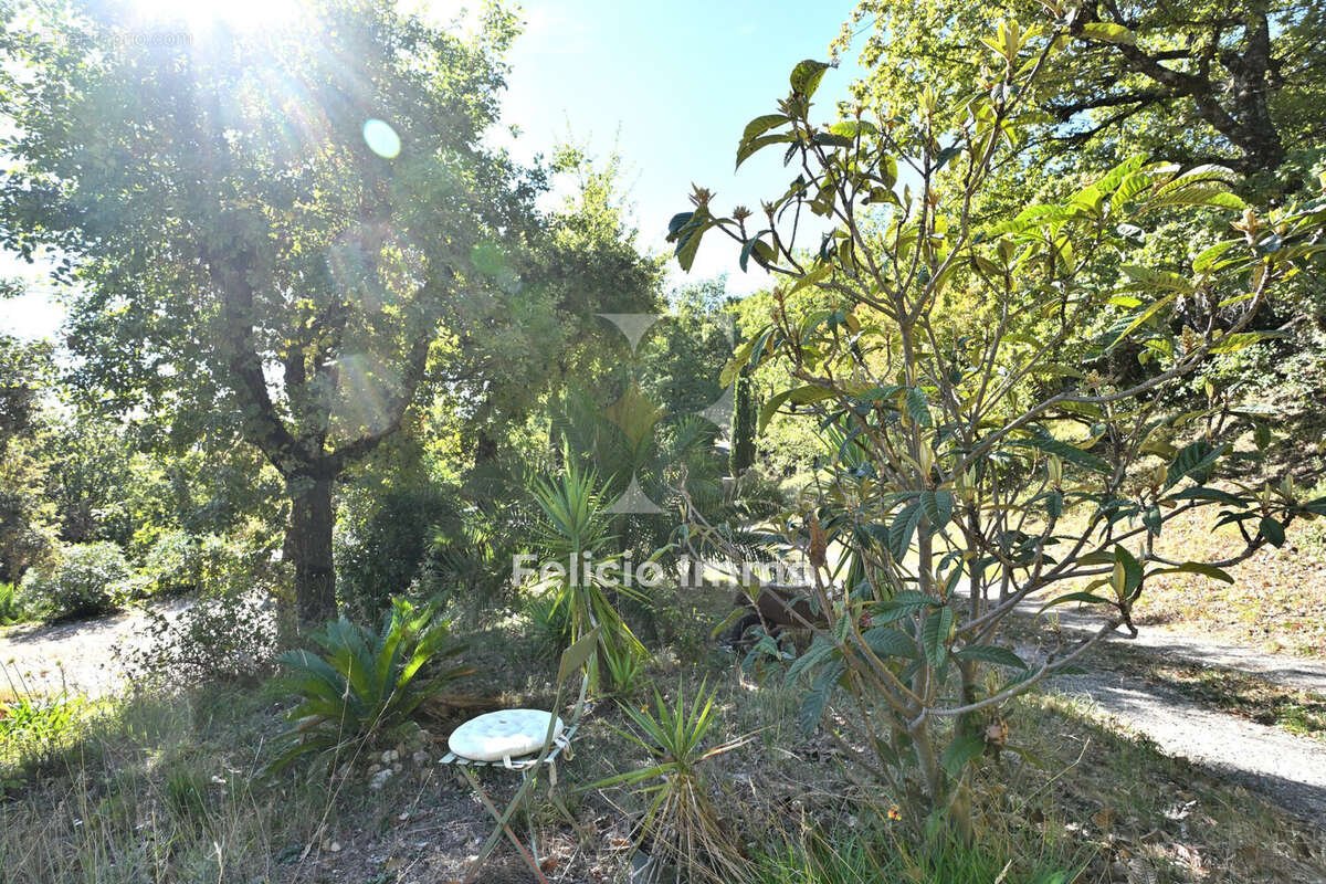 Appartement à CHATEAUNEUF-GRASSE