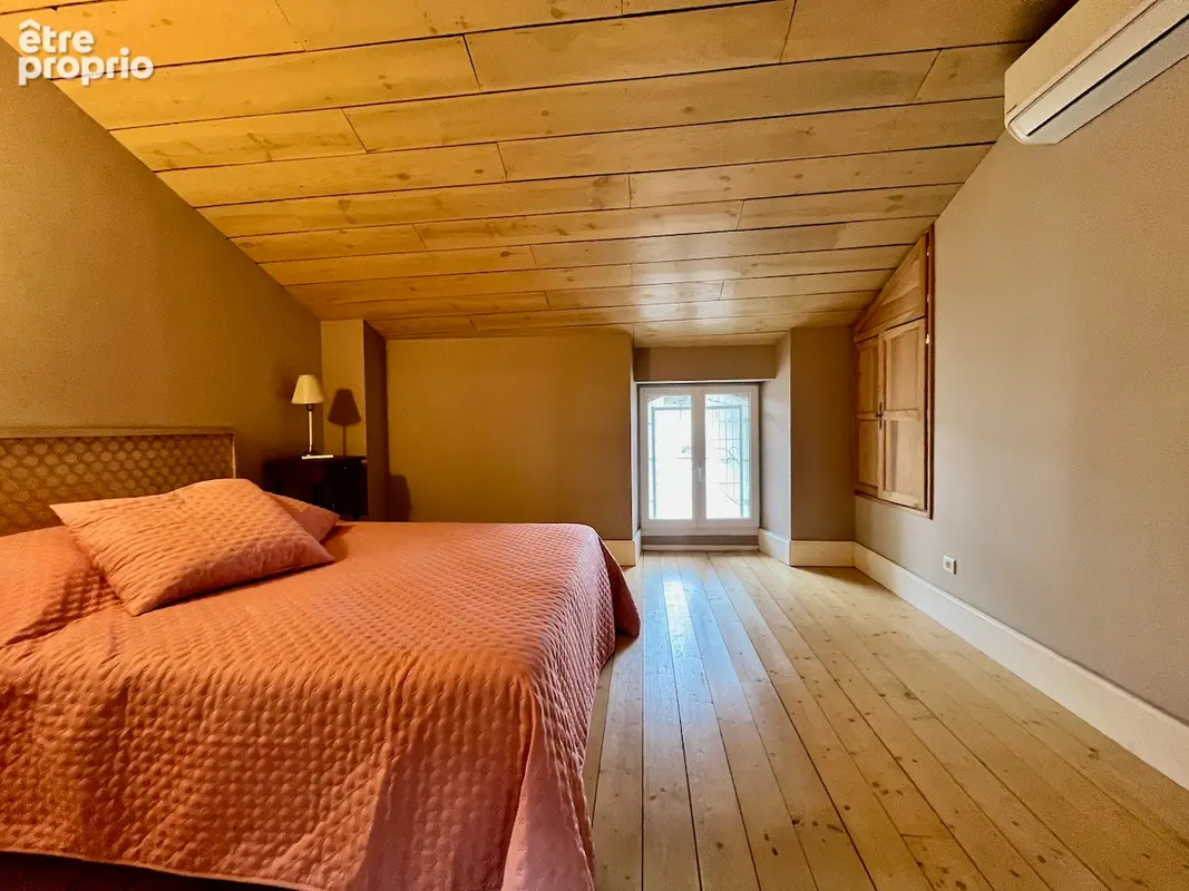 Villeneuve-sur-Lot, à deux pas du centre-ville, magnifique maison en pierre de 193 m² sur un terrain d'environ 180 m². Énorme co - photo 14